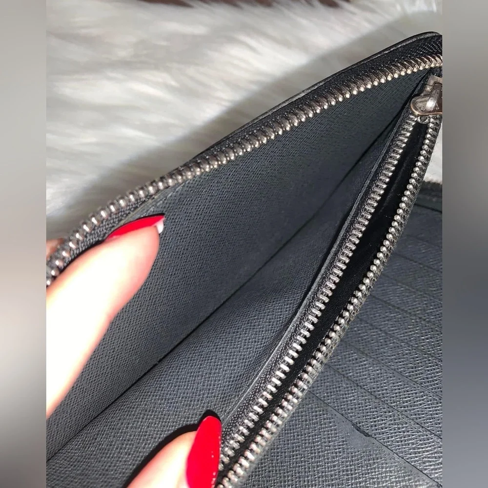 Sold🔔🔔🔔LV Taiga Long Zippy Wallet
Unisex❤️💗 - Picture 9 of 16